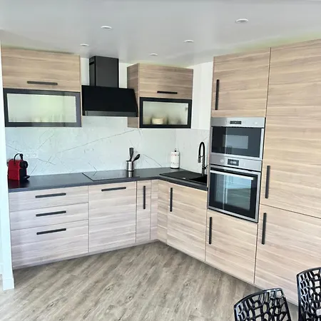 Vue Mer, Long Apartment