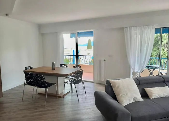 Vue Mer, Long Apartment