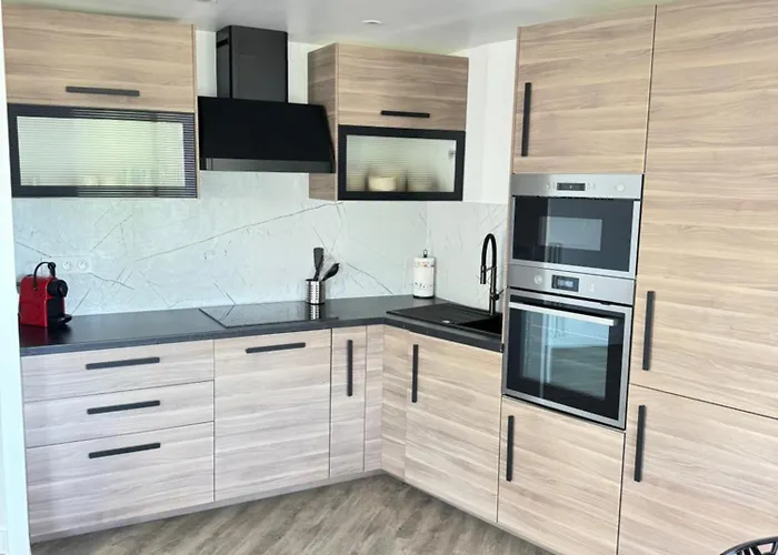 Vue Mer, Long Apartment