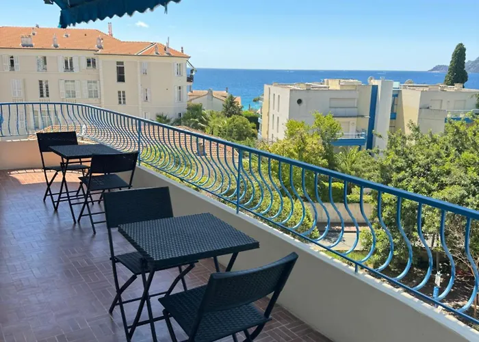Vue Mer, Long Apartment